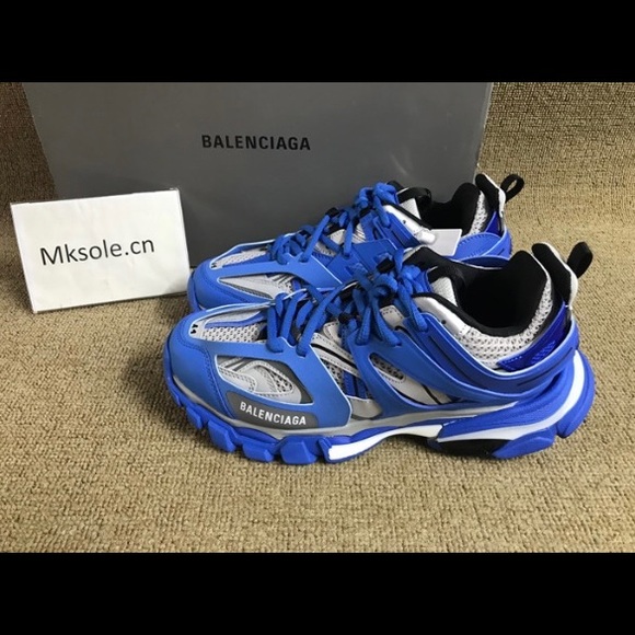 Balenciaga - Picture 1 of 3